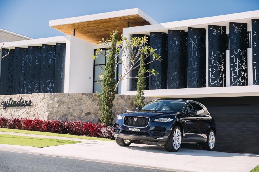 Jaguar F-Pace 30d AWD Portfolio 2016 года  (AU) (фото 8 из 9)